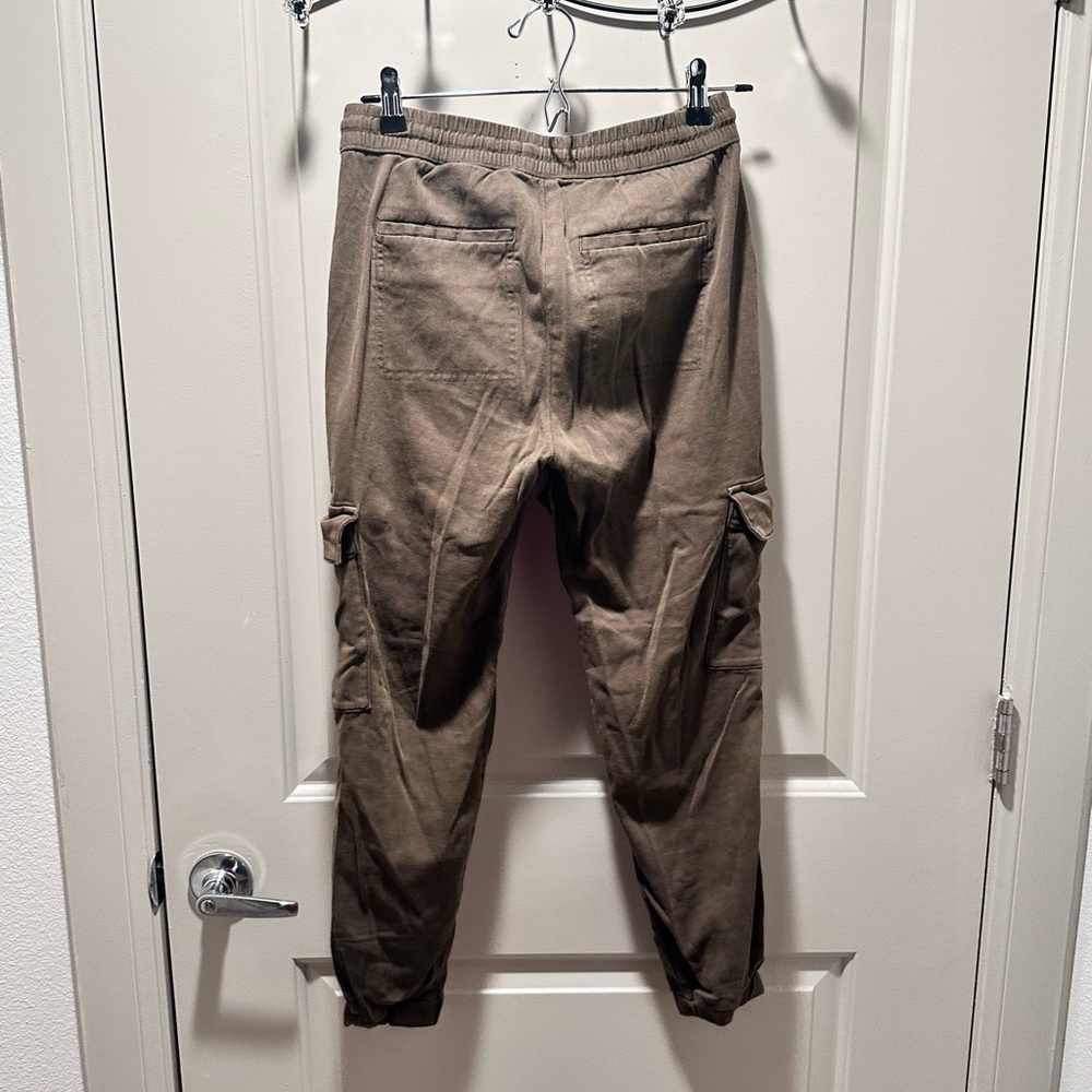 Gently worn Banana Republic Cargo Joggers (item will be steamed before shipped )